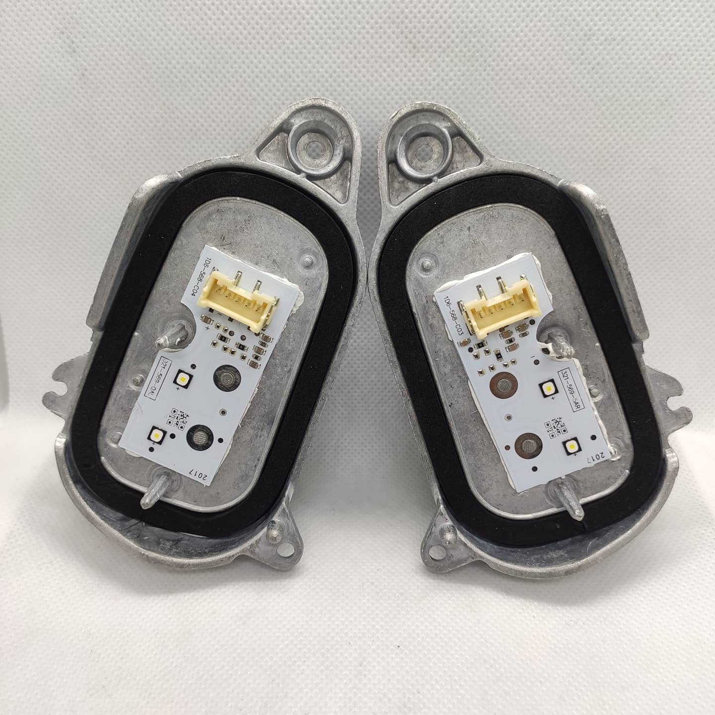 OEM 8R0 941 476B  AUD Q5 SA RIGHT  LED FAR BEYN MODL